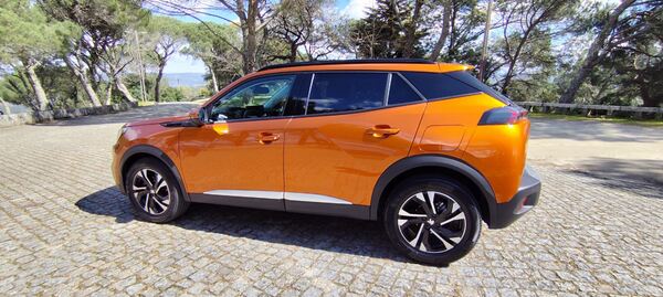 Peugeot 2008 1.2 PureTech Allure 130cv | 2020. Carros