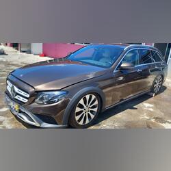 Mercedes-Benz E 220 4 Matic All Terrain-17. Carros. 2017   195.000 km Automático Diesel 193 cv 5 portas Castanho 4x4 ABS Ar condicionado Farol de Xénon Vidros elétricos