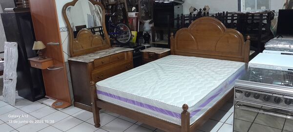 Quarto de casal sem roupeiro. Camas