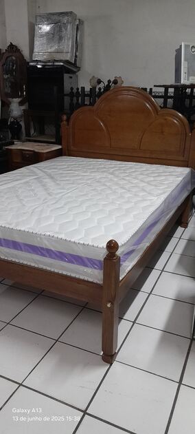 Quarto de casal sem roupeiro. Camas