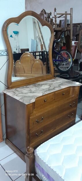 Quarto de casal sem roupeiro. Camas