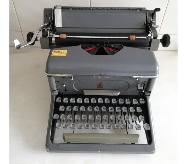 Máquina de escrever IMPERIAL 65 vintage typewriter. Máquina de escrever