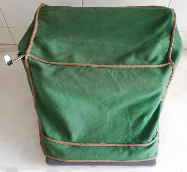 Máquina de escrever IMPERIAL 65 vintage typewriter. Máquina de escrever