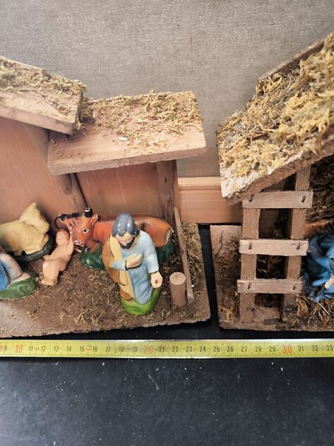 2 presépios com figuras. Decoração de natal