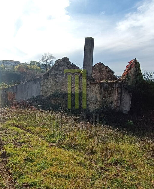 Quinta com projeto aprovado para uma moradia T3. Quintas
