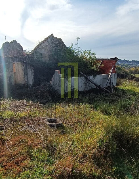 Quinta com projeto aprovado para uma moradia T3. Quintas