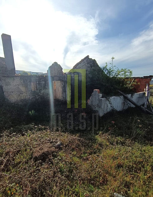 Quinta com projeto aprovado para uma moradia T3. Quintas