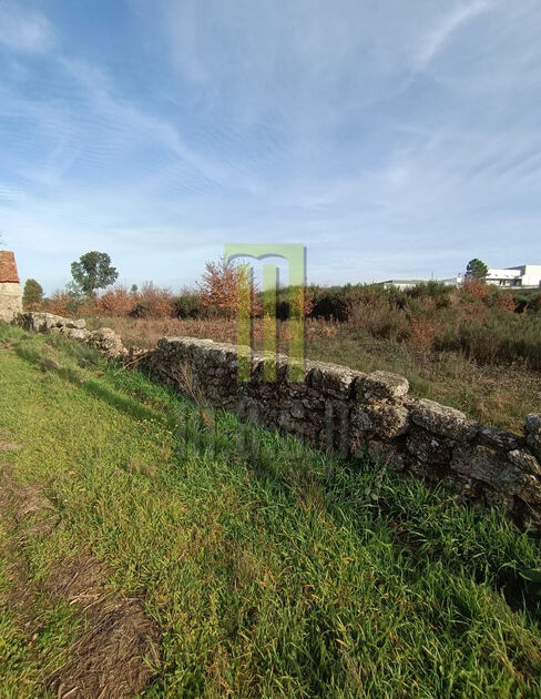 Quinta com projeto aprovado para uma moradia T3. Quintas