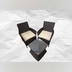 Conjunto de Poltronas e Mesa. Mesas e Cadeiras. Torres Vedras. Com braços De fibra sintética   
