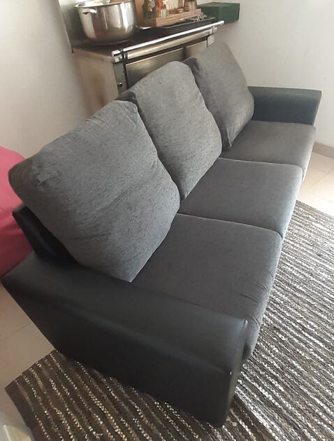 Sofá de 3 lugares. Sofás e Poltronas