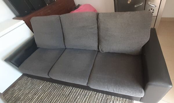 Sofá de 3 lugares. Sofás e Poltronas