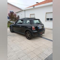 Carro . Carros. Aveiro. 2009   185.000 km Manual Diesel 110 cv 3 portas Preto ABS Ar condicionado Farol LED Vidros eléctricos Cruise control adaptativo Volante multi-funções