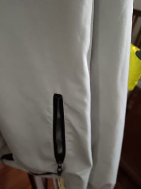 Destaque-se com este blusão da Armani. Casacos para homem