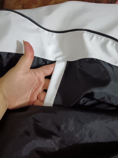 Destaque-se com este blusão da Armani. Casacos para homem