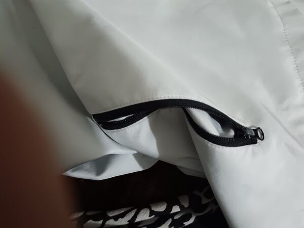 Destaque-se com este blusão da Armani. Casacos para homem