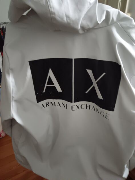 Destaque-se com este blusão da Armani. Casacos para homem