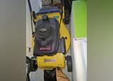 Maquina de jardim . Máquina de Cortar Relva