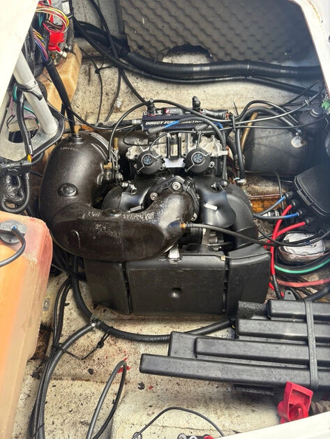 Lancha a jato Seadoo Sportster Le. Barcos a motor