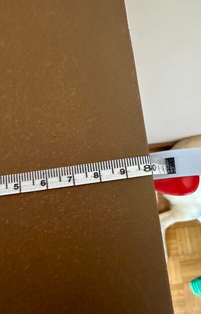 Armário com 4 gavetas – branco com tampo castanho . Cómoda