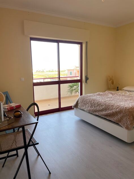 Apartamento T3 vista mar em Montenegro . Casa e apartamentos para vender