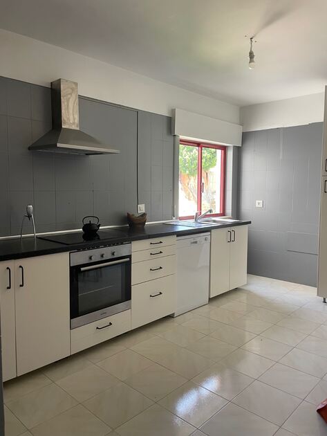 Apartamento T3 vista mar em Montenegro . Casa e apartamentos para vender