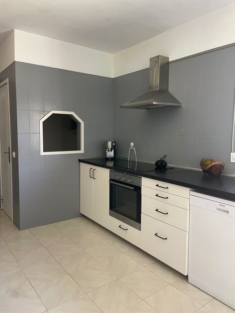 Apartamento T3 vista mar em Montenegro . Casa e apartamentos para vender