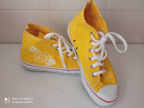 Sapatilha bota estilo All Star. Desportivos