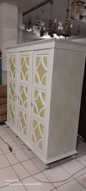 Roupeiro de 3 portas nº 2. Armários