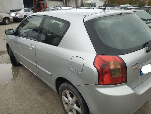 Para peças Toyota Corolla E120 2.0 D-4D ano 2003. Carros para Peças
