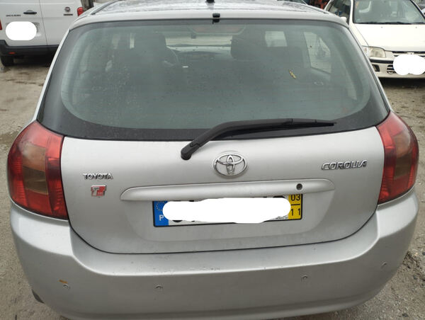 Para peças Toyota Corolla E120 2.0 D-4D ano 2003. Carros para Peças
