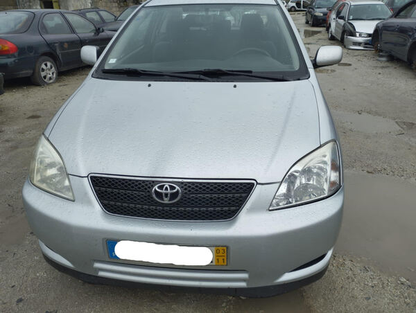 Para peças Toyota Corolla E120 2.0 D-4D ano 2003. Carros para Peças