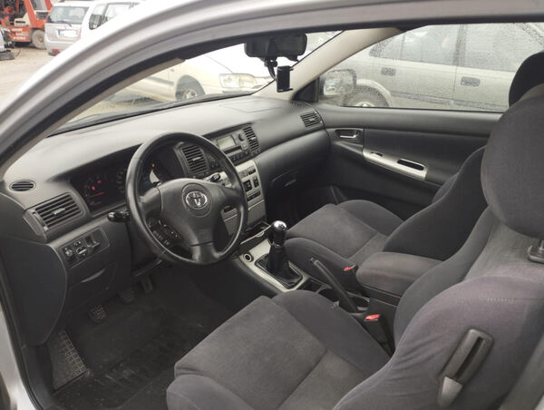 Para peças Toyota Corolla E120 2.0 D-4D ano 2003. Carros para Peças