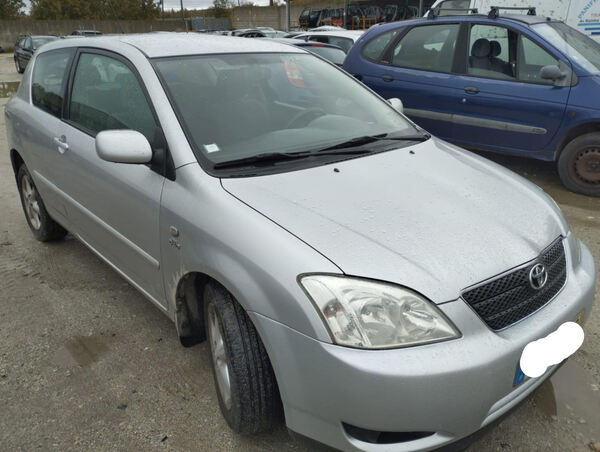 Para peças Toyota Corolla E120 2.0 D-4D ano 2003. Carros para Peças