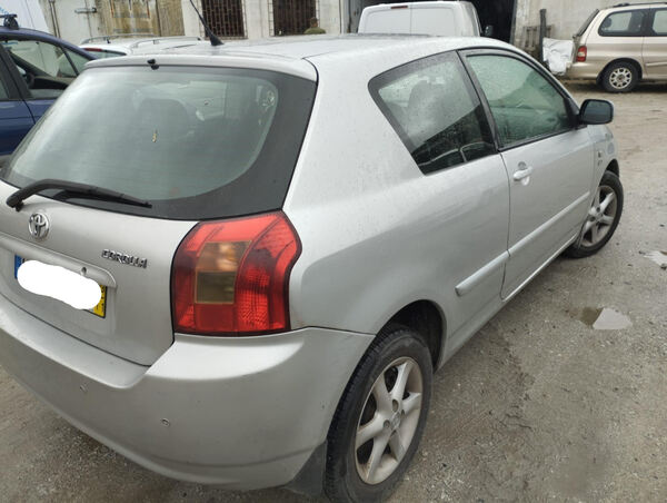 Para peças Toyota Corolla E120 2.0 D-4D ano 2003. Carros para Peças