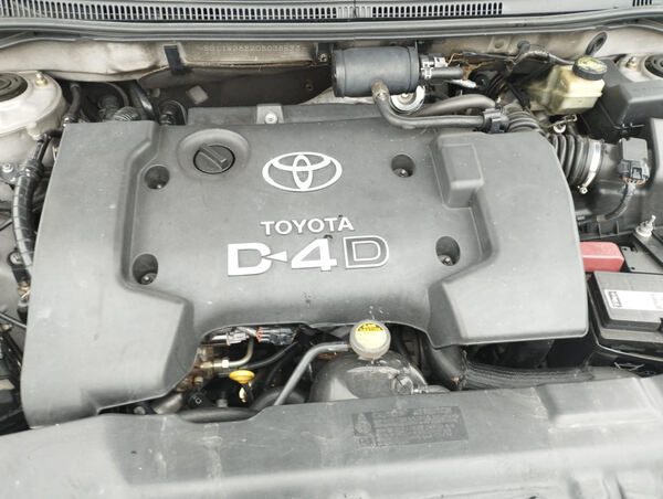 Para peças Toyota Corolla E120 2.0 D-4D ano 2003. Carros para Peças