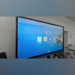 Tvs Display Touchscreen 4K LCD - COMO NOVAS. Otros (Imagen). Porto Cidade