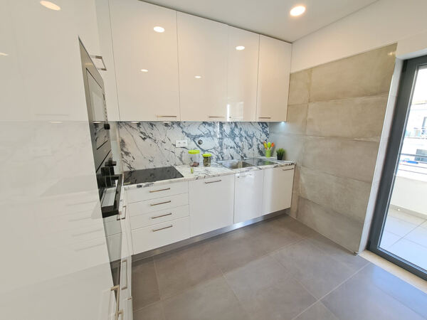 Apartamento T3 com dois lugares de estacionamento . Casa e apartamentos para vender