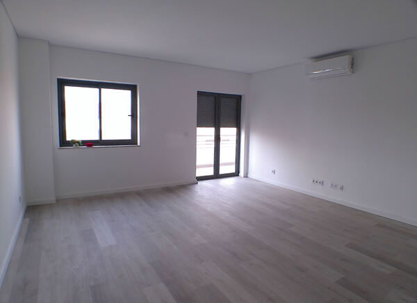 Apartamento T3 com dois lugares de estacionamento . Casa e apartamentos para vender