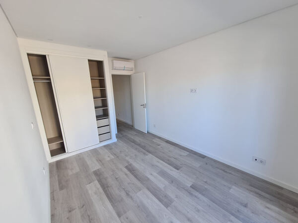 Apartamento T3 com dois lugares de estacionamento . Casa e apartamentos para vender