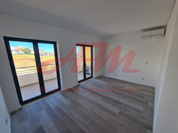 Apartamento T3 com dois lugares de estacionamento . Casa e apartamentos para vender
