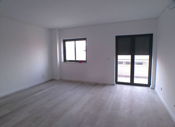 Apartamento T3 com dois lugares de estacionamento . Casa e apartamentos para vender