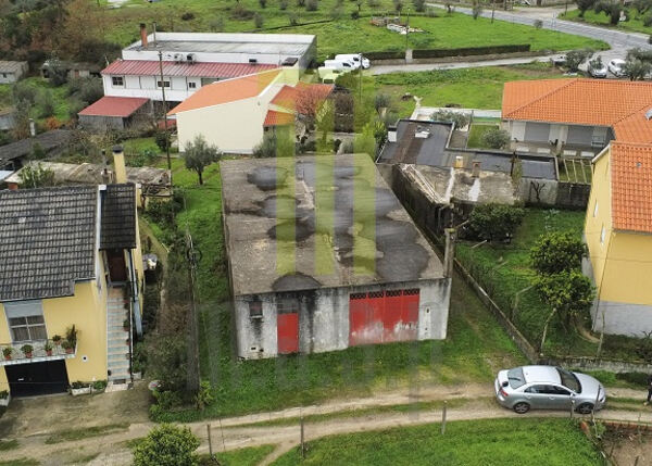 Edifício para remodelar com projeto aprovado. Casa e apartamentos para vender