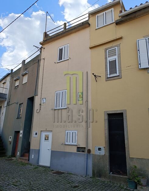 Casa da aldeia T1 pronta a habitar . Casa e apartamentos para vender