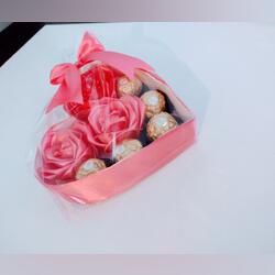 coração com rosas+ chocolate Ferrero Rocher mimo. Caixas Decorativas. Torres Vedras