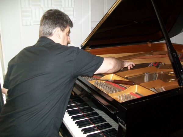 Afinador de pianos. Lisboa. Pianos e Teclados