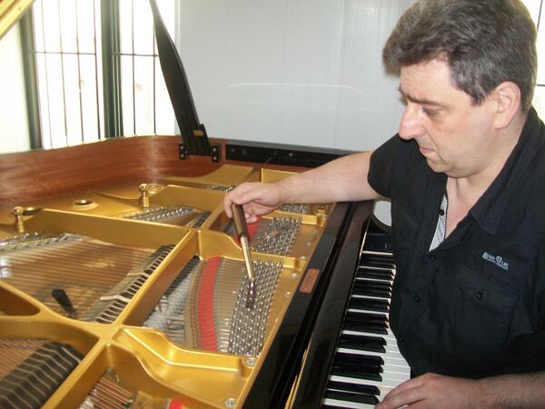 Afinador de pianos. Lisboa. Pianos e Teclados