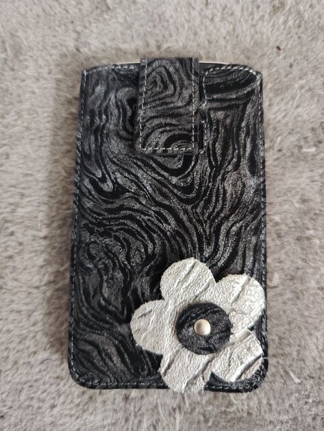 Bolsa para telemóvel em pele artesanal . Capas