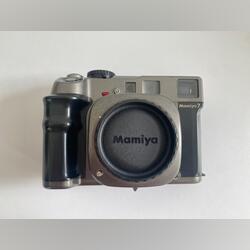 Mamiya 7 + 65mm f4 lens. Câmaras analógicas