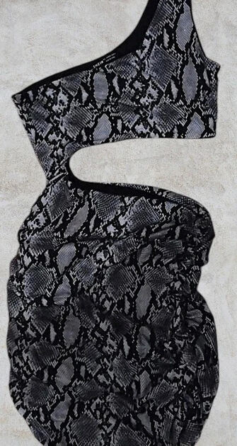 Vestido Ombro Único Preto/Branco – TU. Vestidos