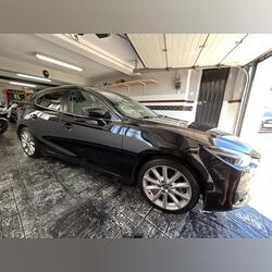 Vendo Mazda3 Excellence Navi. Carros. Odivelas. 2017   199.000 km Automático Diesel 105 cv 5 portas Preto ABS Ar condicionado Farol de Xénon Vidros elétricos Cruise control adaptativo Sistema de navegação Volante multi-funções